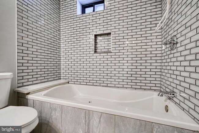 Building Photo - 2202 Park Ave