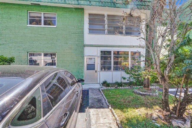 Building Photo - 4821 NW 22nd Ct