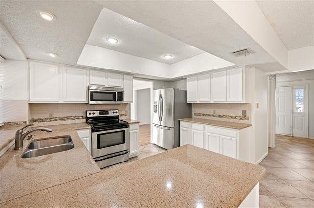 Building Photo - 4348 Kenwood Dr