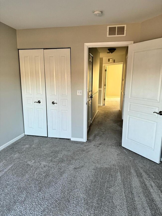 Building Photo - 3292 Bromley Ln