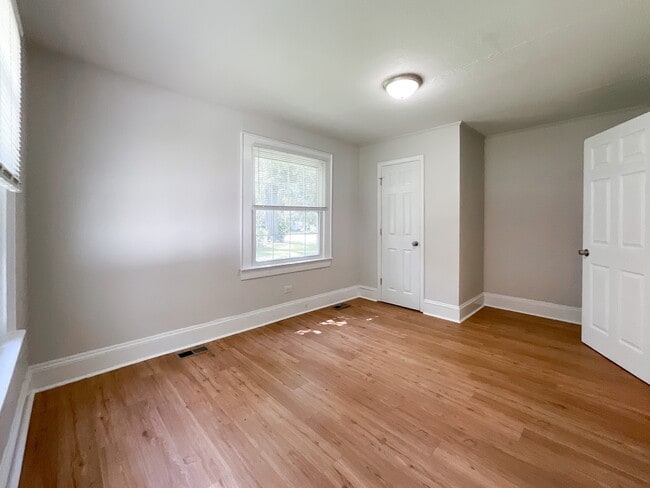 Building Photo - 512 Carl St