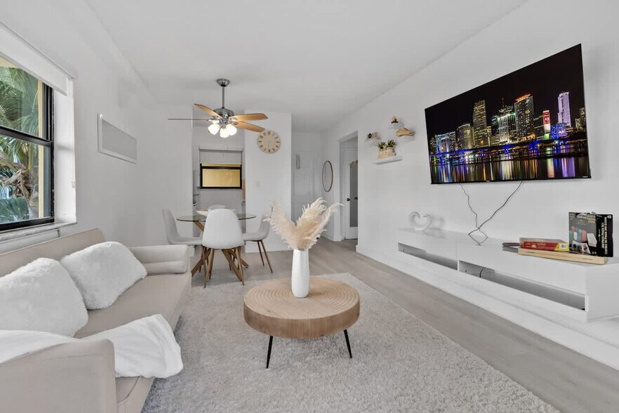 Building Photo - 321 Wilson St