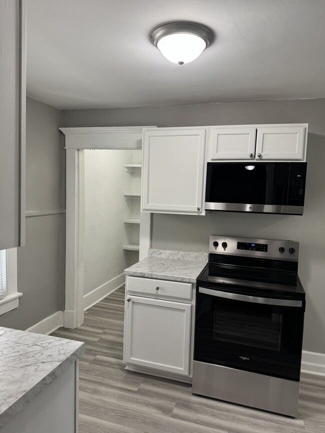 Building Photo - 1020 Sharpe Ave