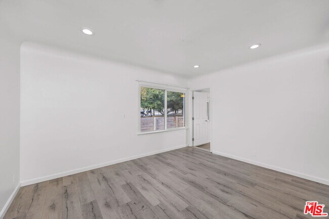 Building Photo - 2103 Barclay St