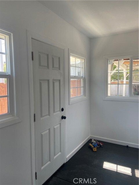Building Photo - 4050 Floral Dr
