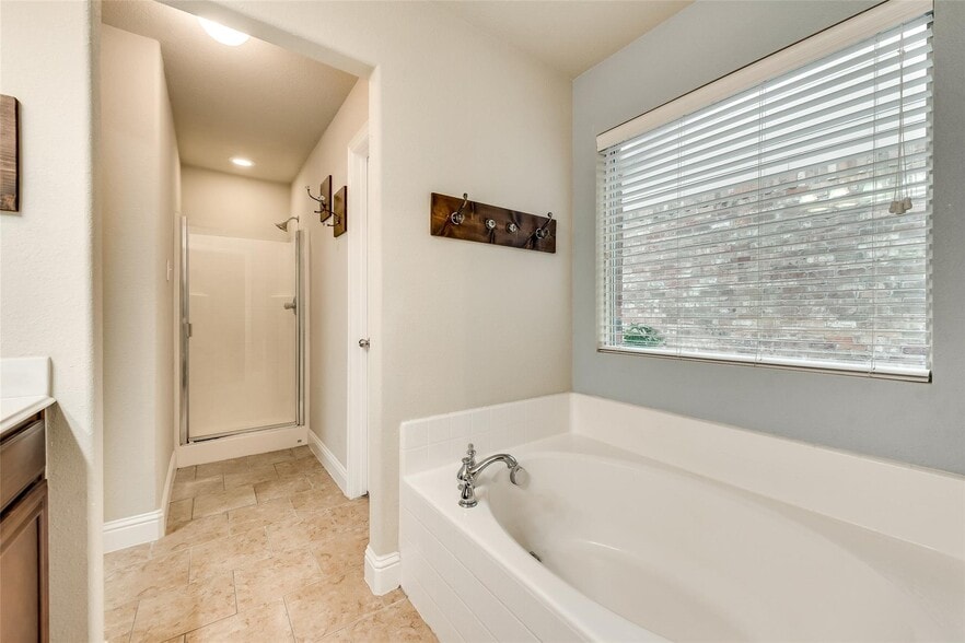 Building Photo - 1613 Applegate Way