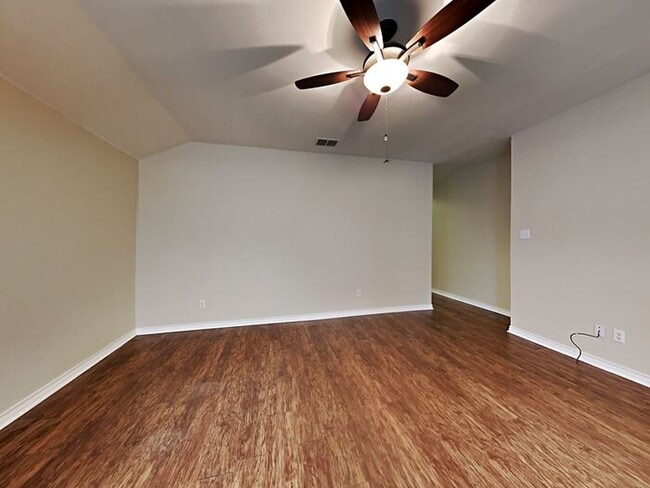 Building Photo - No Application Fees* $500 off 1st Months R...