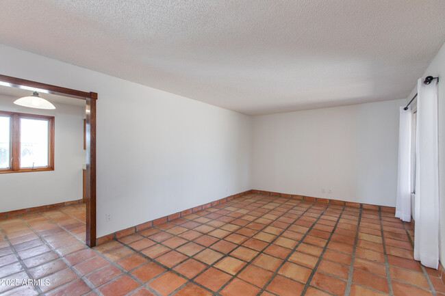Building Photo - 1119 E Balboa Dr