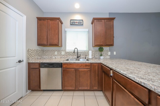 Building Photo - 8754 N Mugho Pine Trail