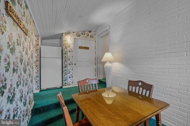 Building Photo - 184 Wilkes St