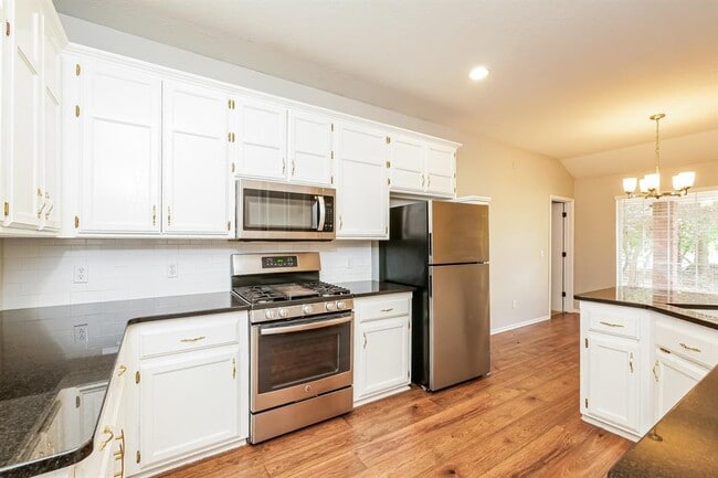 Building Photo - 703 Badger St NE