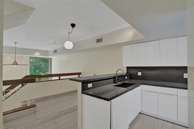 Building Photo - 2529 NE 135th St