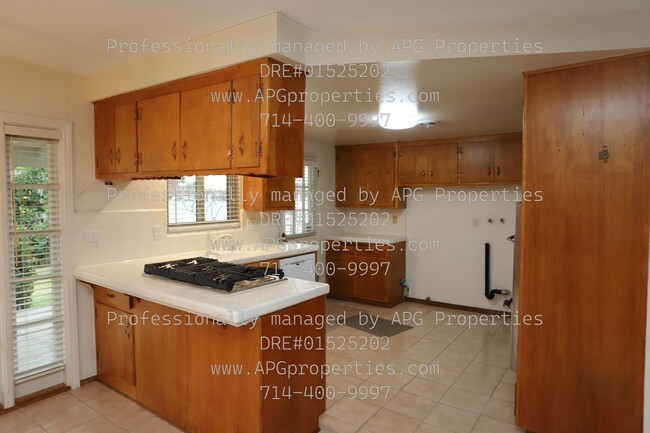 Building Photo - Newly updated 3 bedroom / 2 bathroom house...