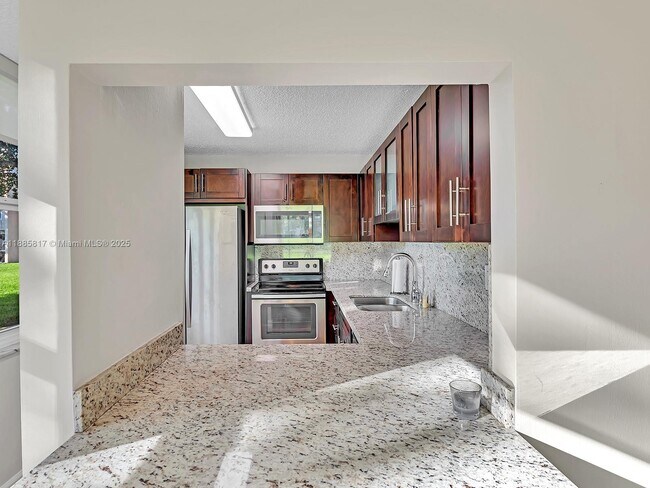 Building Photo - 9451 Evergreen Pl