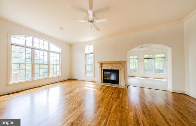 Building Photo - 9005 Edgepark Rd