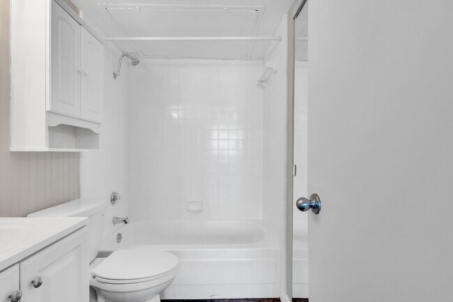 Building Photo - 2309 Balsam Dr