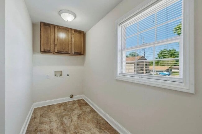 Building Photo - 6276 E Pea Ridge Rd