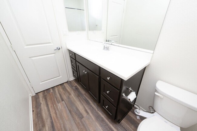Building Photo - Amazing 3 Bedroom Condo available now! Totally loaded unit, schedule a tour today!