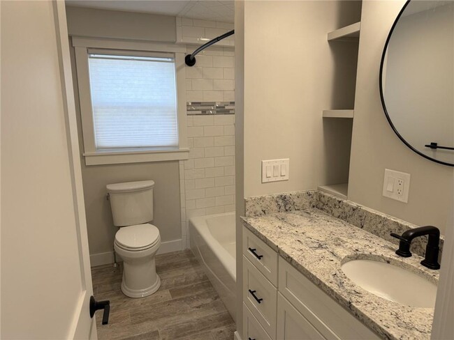 Building Photo - 863 Main St