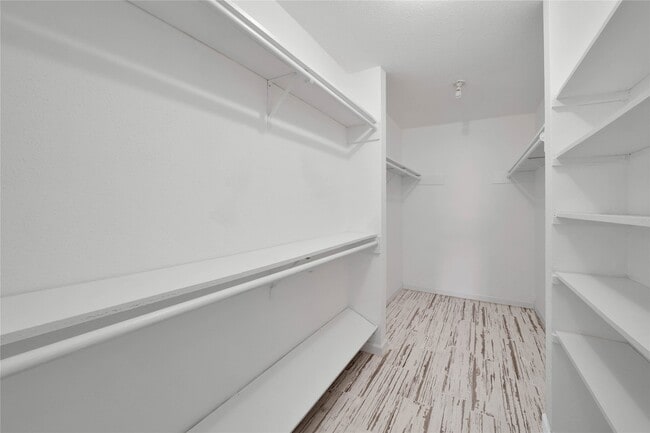 Building Photo - 10904 Birch Dr
