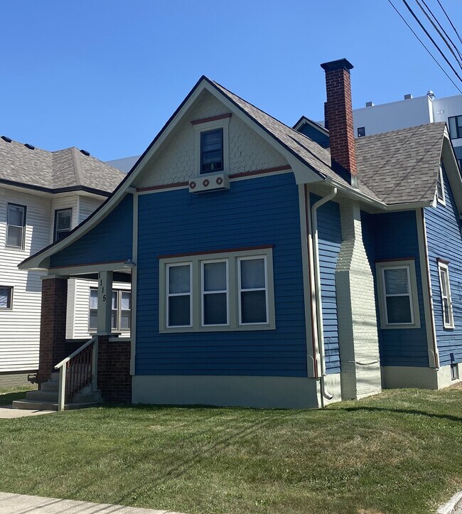 Primary Photo - 1115 Laurel St