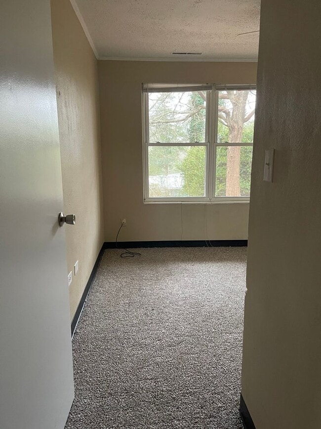 Building Photo - Spacious Duplex located off of South Milledge Avenue! Available soon!