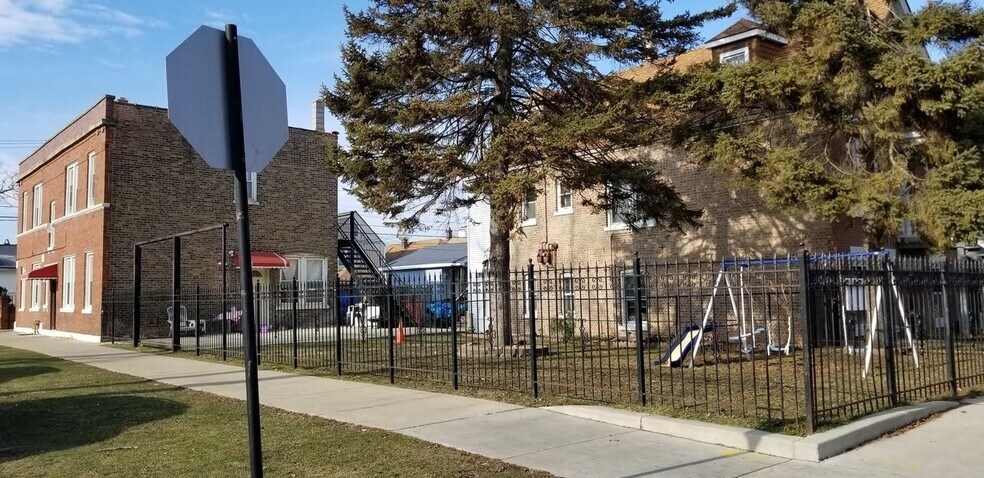 Building Photo - 2656 S Kolin Ave