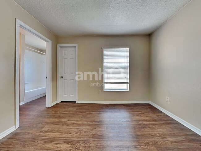 Building Photo - 5233 Mango Fruit St