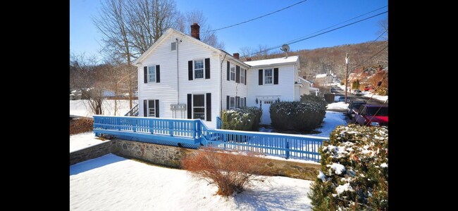 Building Photo - 54 Bridge St