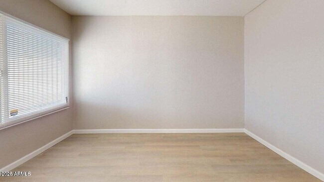 Building Photo - 2214 N 24th Pl