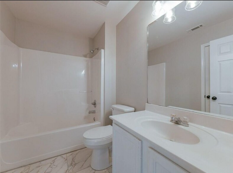 Building Photo - 5668 Wakehurst Dr