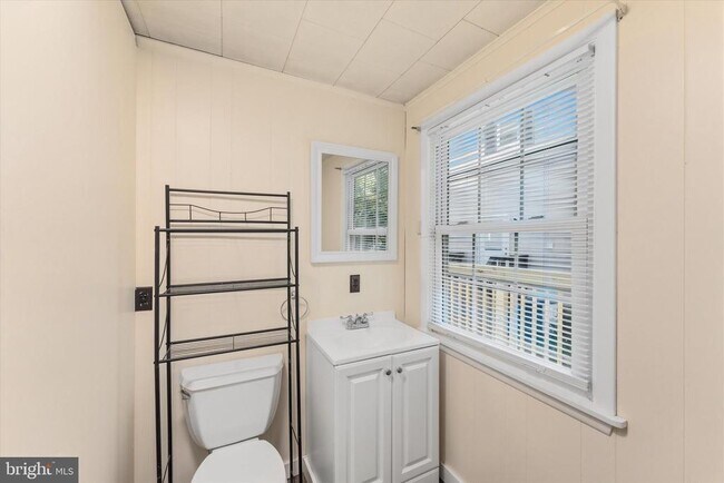 Building Photo - 9 N Greenbrier St