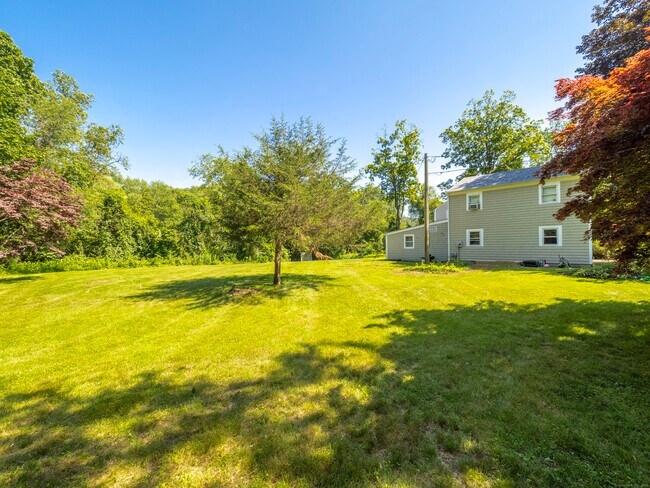 Building Photo - 742 Redding Rd