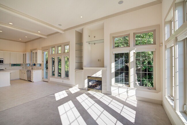 Building Photo - 4bd/4ba Kirkland House