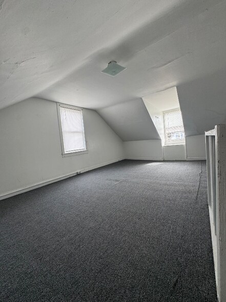Building Photo - 106 E Pine St.
