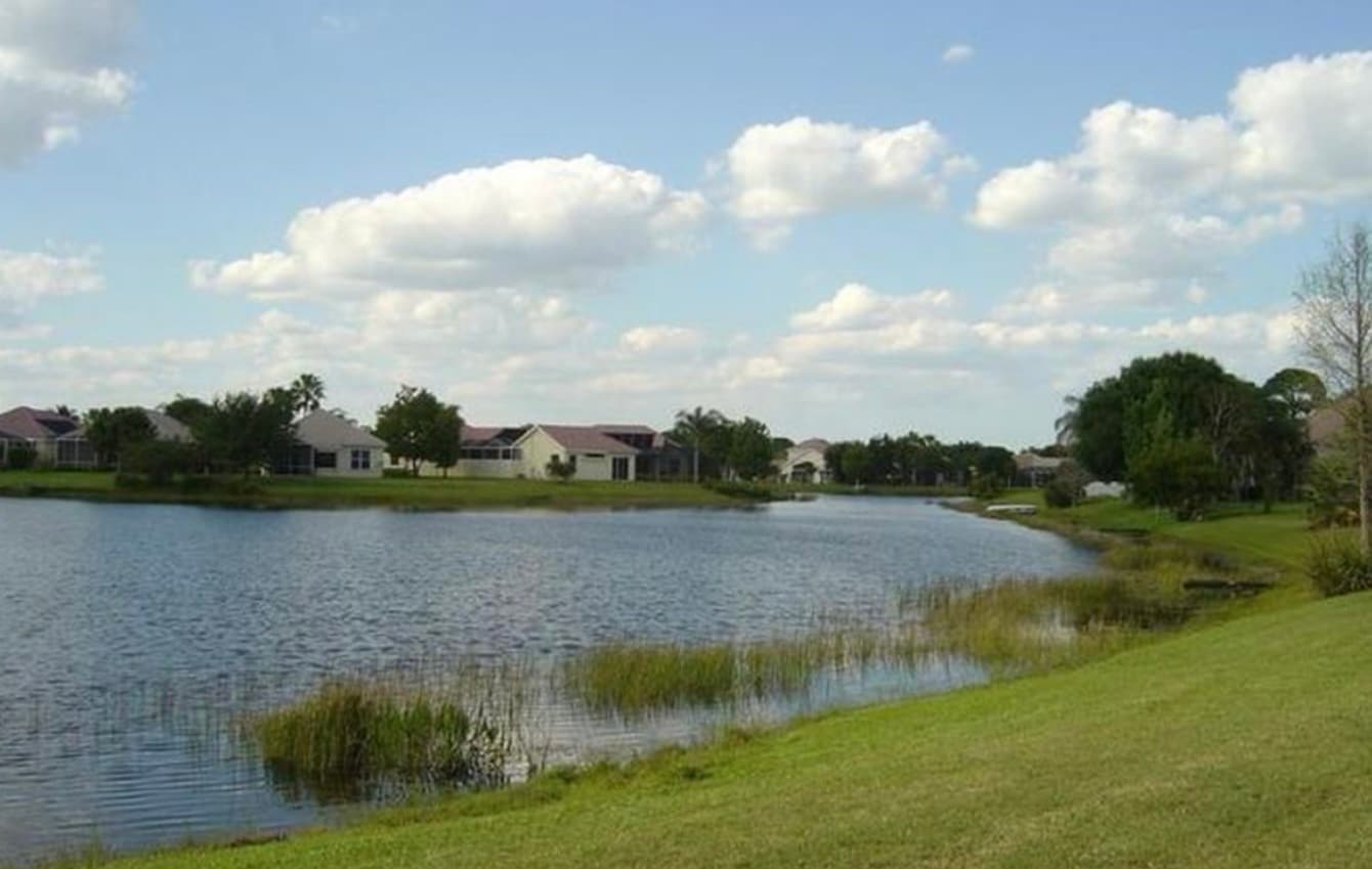 Building Photo - 895 SW Lake Charles Cir