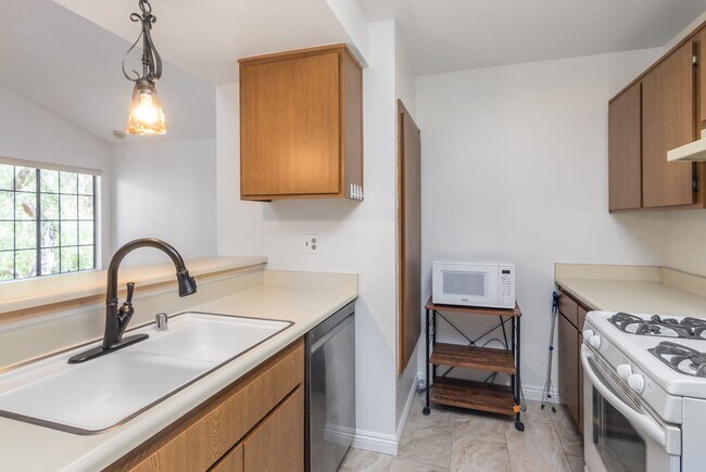 Building Photo - 2392 Archwood Ln