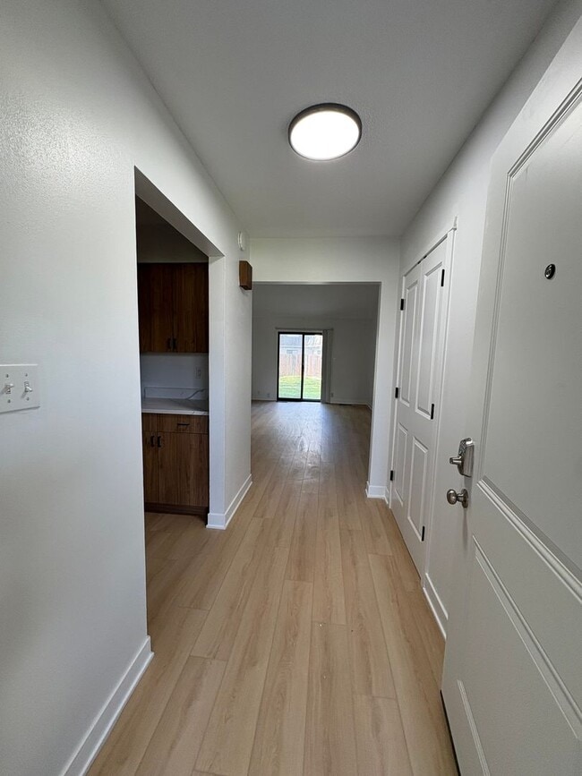 Building Photo - Beautiful Duplex on West Charter