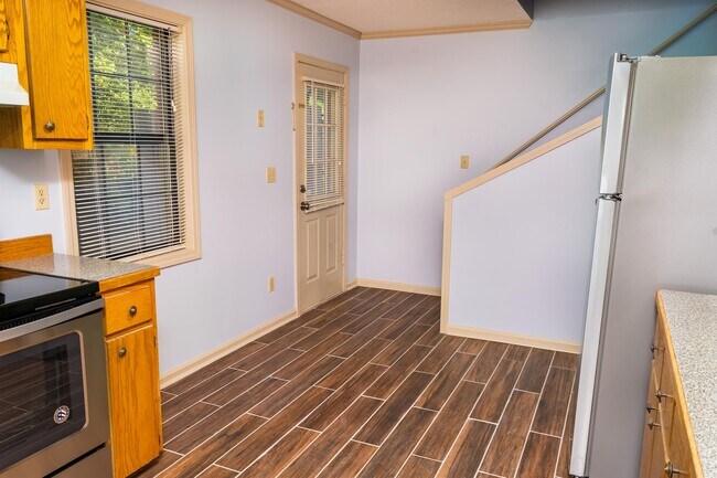 Building Photo - 1818 Stafford Cove