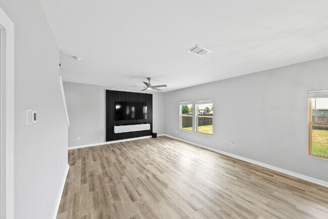 Building Photo - 4 Bedroom Corner Lot Rental with Spacious ...