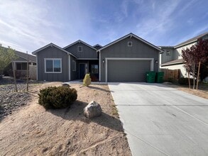 Building Photo - Spacious 3 bedroom home in Fernley