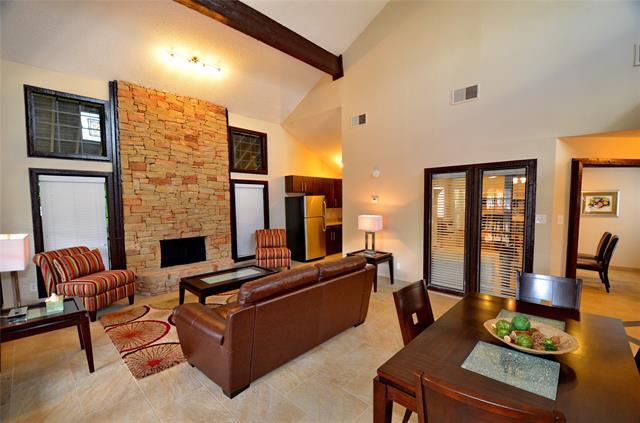 Building Photo - 2610 Lakehill Ln