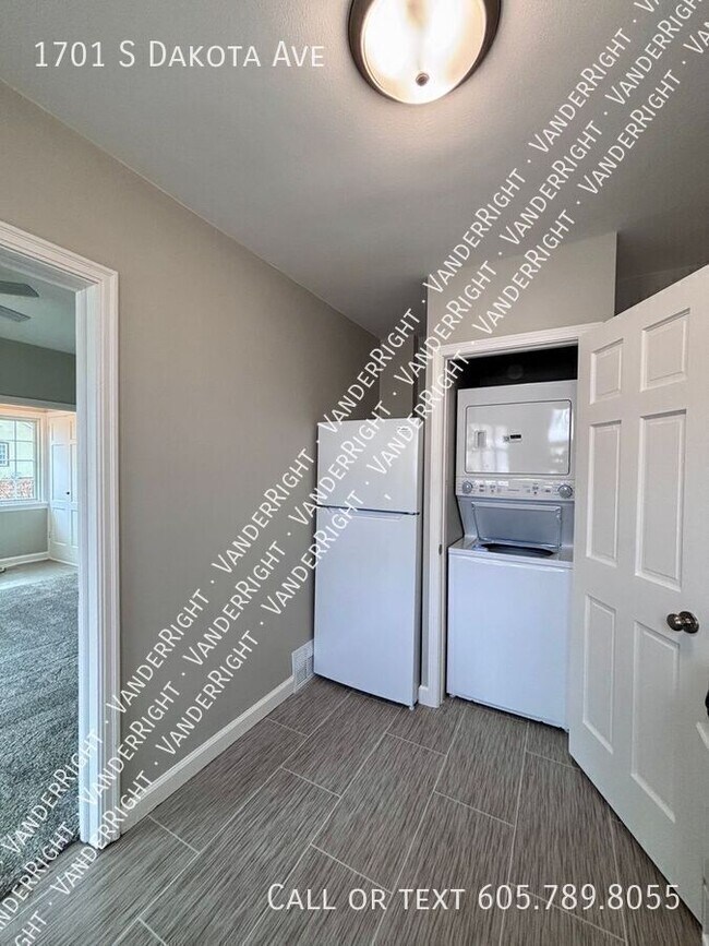 Building Photo - 1701 S Dakota Ave