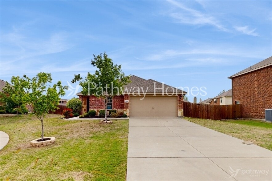 Building Photo - 206 Gallop Ct