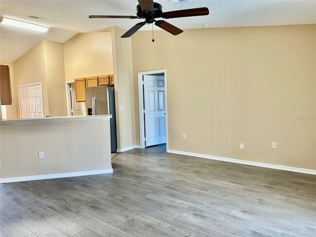 Building Photo - 536 Lakeview Dr