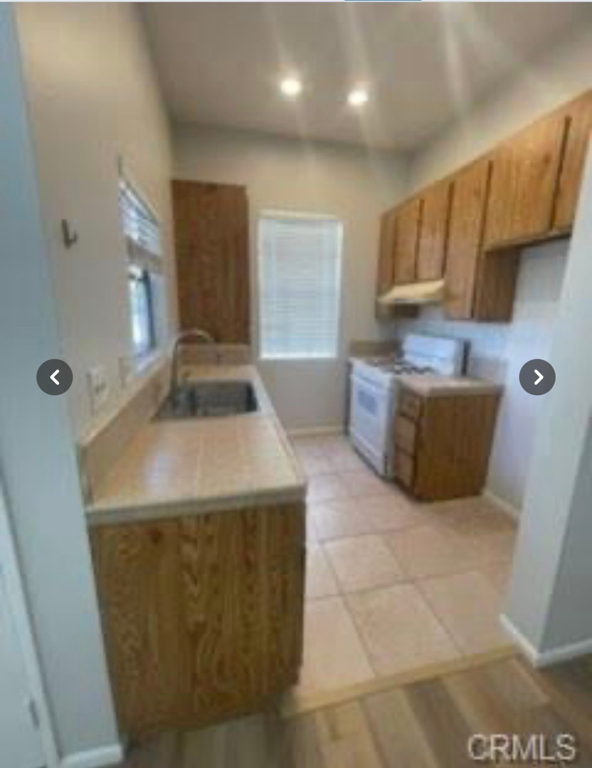 Building Photo - 10540 Lakeside Dr N