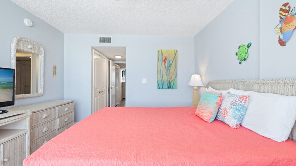 Building Photo - 7205 Thomas Dr