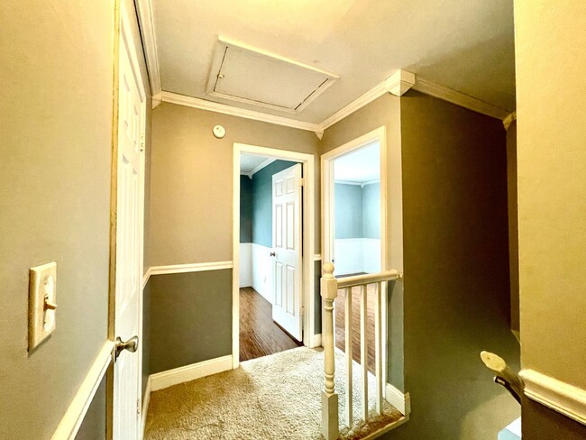 Building Photo - Beautiful 3-bedroom, 2.5-bathroom home