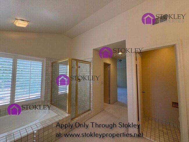 Building Photo - 270 Live Oak Dr