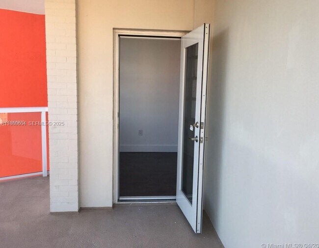 Building Photo - 1301 NE Miami Gardens Dr